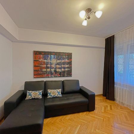 Relax Old Town Apartment Орадя Экстерьер фото