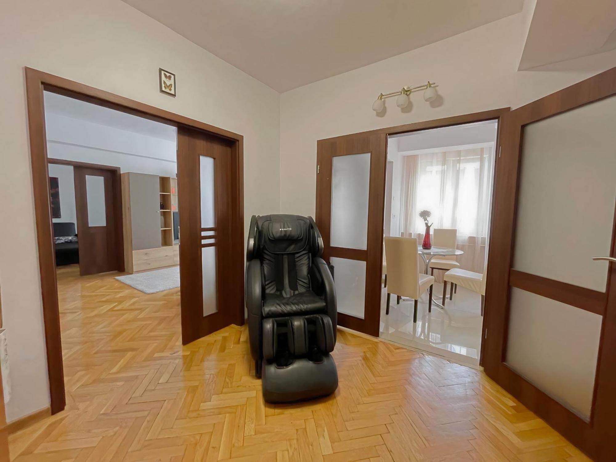 Relax Old Town Apartment Орадя Экстерьер фото