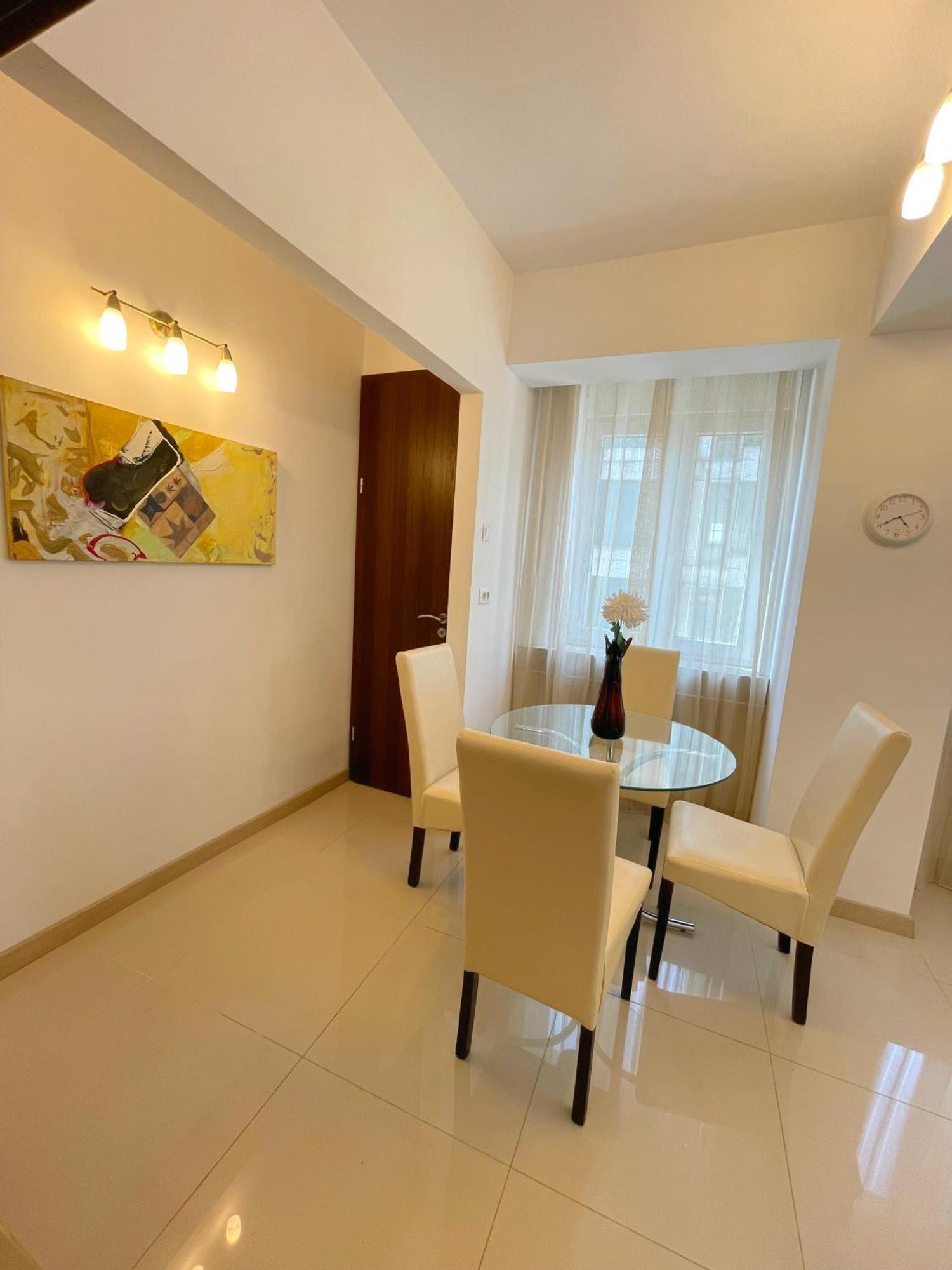 Relax Old Town Apartment Орадя Экстерьер фото